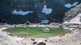 Un nuevo estudio arroja más misterio sobre el lago helado que escupe restos humanos una vez al año